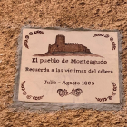 Imagen de la placa colocada en Monteagudo.-HDS
