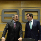 Los presidentes de CEOE, Juan Rosell, y de de Cepyme, Antonio Garamendi, en junio del 2018.-EFE / VICTOR LERENA