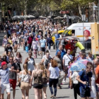 Turistas en la Rambla de Barcelona.-FERRAN NADEU