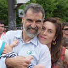 Jordi Cuixart, con su mujer y su hijo, en la foto que ha compartido en Twitter.-