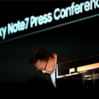 Koh Dong-Jin, responsable de la división de telefonía móvil de Samsung, la rueda de prensa sobre las causas de incendio del Galaxy Note 7.-AFP / YONHAP