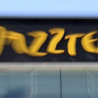 El logo de Jazztel, en la sede de la compañía en Madrid.-AFP