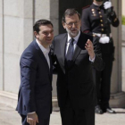 Mariano Rajoy recibe el primer ministro de Grecia, Alexis Tsipras, en el Palacio del Pardo de Madrid.-JOSE LUIS ROCA