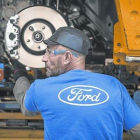 Un trabajador de la fábrica de Ford en Almussafes.-MIGUEL LORENZO