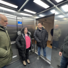 Los diputados provinciales de Soria comprueban la nueva instalación del ascensor en la residencia de Ágreda.-HDS