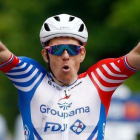 Arnaud Démare celebra la victoria, en Módena, en la décima etapa del Giro.-LUK BENIES / AFP