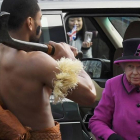 La reina Isabel II, este viernes.-REUTERS / TOBY MELVILLE