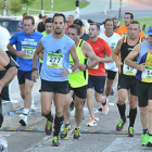 Varios corredores durante la Media Maratón de Soria del año pasado. / DIEGO MAYOR-
