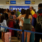 Huelga de Ryanair en el aeropuerto de Barajas.-JOSÉ LUIS ROCA