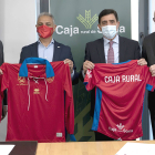 Francisco Velázquez, Moisés Israel, Carlos Martínez y Domingo Barca tras la firma del acuerdo. CD NUMANCIA