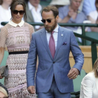 James Middleton y su hermana Pippa, en Wimbledon, el pasado julio.-AP / TIM IRELAND