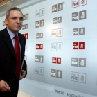 Rafael Simancas sale de la sede del PSOE en Madrid, en una imagen de archivo.-SERGIO PÉREZ / REUTERS