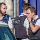 Policías en Charleroi el día del ataque.-