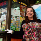 Guadalupe Bravo, ayer, en su puesto de la plaza San Esteban de la capital.-ALVARO MARTÍNEZ