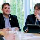El expresident e impulsor de la Crida Carles Puigdemont y el presidente del PDECat, David Bonvehí, el pasado enero, en Waterloo (Bélgica).-EFE / STEPHANIE LECOCQ
