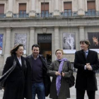 Rosa Romero, Félix Lavilla, Eloísa Álvarez y Carlos Martínez anunciaron la licitación ayer enfrente del antiguo Museo de España. / ÚRSULA SIERRA-