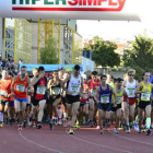 El momento de la salida de la Media Maratón celebrada en la tarde de ayer. / Álvaro Martínez-