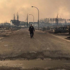 Una calle de Fort McMurray, arrasada por las llamas, el 5 de mayo.-AP