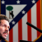 Simeone en la rueda de prensa que ha ofrecido en el Calderón antes de recibir al Barça.-JUAN MANUEL PRATS