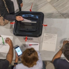 Votaciones durante el referéndum del 1-O.-FERRAN SENDRA