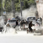 Imagen de archivo de un atentado en Kabul.-/ AP / MASSOUD HOSSAINI