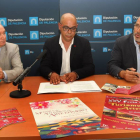 El alcalde de Carrión de los Condes (Palencia), José Manuel Otero (D) junto al diputado delegado del Servicio de Cultura, Javier Villafruela (I) y al concejal de Turismo,Cultura y Educación, Fortunato Caminero(C), presenta la XXV Feria de Turismo y Artesa-Ical