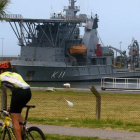 Vista de un buque brasileño en el puerto marítimo de Mar del Plata, el 29 de noviembre.-EFE / MAURICIO ARDUIN
