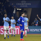 Los jugadores del Manchester City celebran la victoria en Alemania.-AP