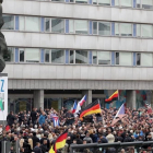Manifestación contra los refugiados y inmigrantes convocada por los ultraderechistas de AfD junto al monumento de Karl Marx, en la ciudada sajona de Chemnitz, el 1 de septiembre del 2018.-MARTIN DIVSEK