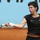 La tenista española Carla Suárez en la primera ronda de torneo Mutua Madrid Open.-Foto:   EFE / CHEMA MOYA