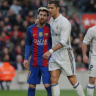 Messi y Cristiano Ronaldo, en diciembre del año pasado.-MARC CASANOVAS