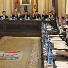Pleno de la Diputación en la sesión de ayer. / VALENTÍN GUISANDE-