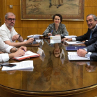 La ministra de Trabajo, Magdalena Valerio, presidiendo la mesa de diálogo social con los representantes de los agentes sociales, este jueves. /-RODRIGO JIMENEZ