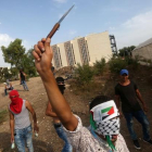 Jóvenes palestinos en Tulkarem, una de las principales ciudades palestinas de Cisjordania, este domingo.-AFP / JAAFAR ASHTIYEH