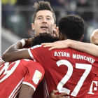 Lewandowski celebra el tercer gol del Bayern ante el Wolfsburgo.-AFP