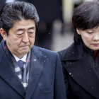 El primer ministro japonés, Shinzo Abe, y su esposa, Akie Abe, juntos en un acto en Lituania en enero del 2018-LIUSJENAS KULBIS (AP)