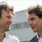Carlos Moyà (izquierda) y Rafael Nadal, durante el acto de colocación de la primera piedra de la Rafa Nadal Academy.-EFE / CATI CLADERA