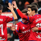 Los jugadores numantinos celebran uno delos dos goles de Guillermo en el Bernabéu.-Área 11