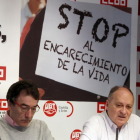 Los secretarios generales de CCOO y UGT en Castilla y León, Ángel Hernández y Faustino Temprano (D), respectivamente, presentan el calendario de movilizaciones por un empleo y salario dignos y contra la carestía de la vida-ICAL