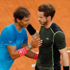 Nadal felicita a Murray tras caer derrotado en la final del Mutua Madrid Open.-AP