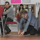 Javier Mariscal durante su comparecencia ante los alumnos de la Escuela de Arte y Superior de Diseño. / VALENTÍN GUISANDE-
