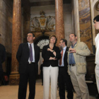 Ruiz y el resto de autoridades durante la visita. / ÚRSULA SIERRA-