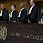 Jueces miembros del Tribunal de La Haya-PETER DEJONG