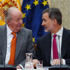 Juan Carlos I anuncia su retirada completa.-