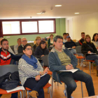 Asistentes a la primera reunión de Anclaje con los extrabajadores. / RAQUEL FERNÁNDEZ-