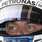 El finlandés Valtteri Bottas, dentro de su impresionante y veloz Mercedes.-AP