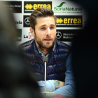 Kike Sola en la presentación como jugador del Numancia hasta el próximo 30 de junio.-Álvaro Martínez