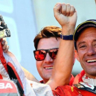 El catalán Gerard Farrés (KTM), con su trofeo de tercer clasificado en el Dakar.-AFP / FRANCK FIFE