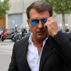 Joan Laporta, expresidente blaugrana, en el tanatorio de Sant Gervasi-RICARD CUGAT