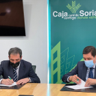 Vicente Gonzalo y Carlos Martínez en la firma del convenio de colaboración. HDS